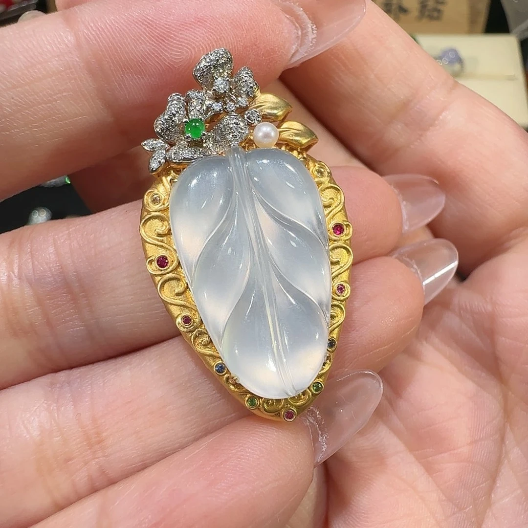【闪购商品】颈饰18K金镶嵌翡翠