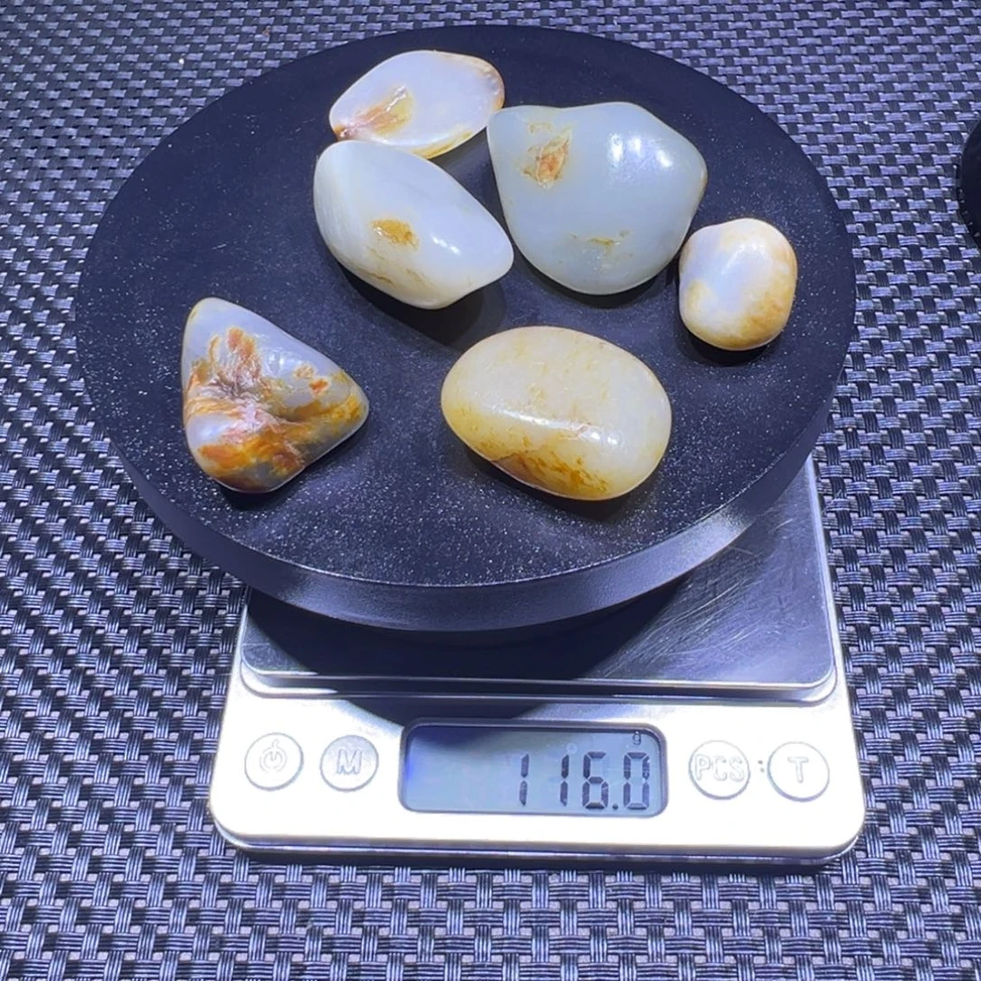 吊坠(不含链)未镶嵌和田玉（子料）116