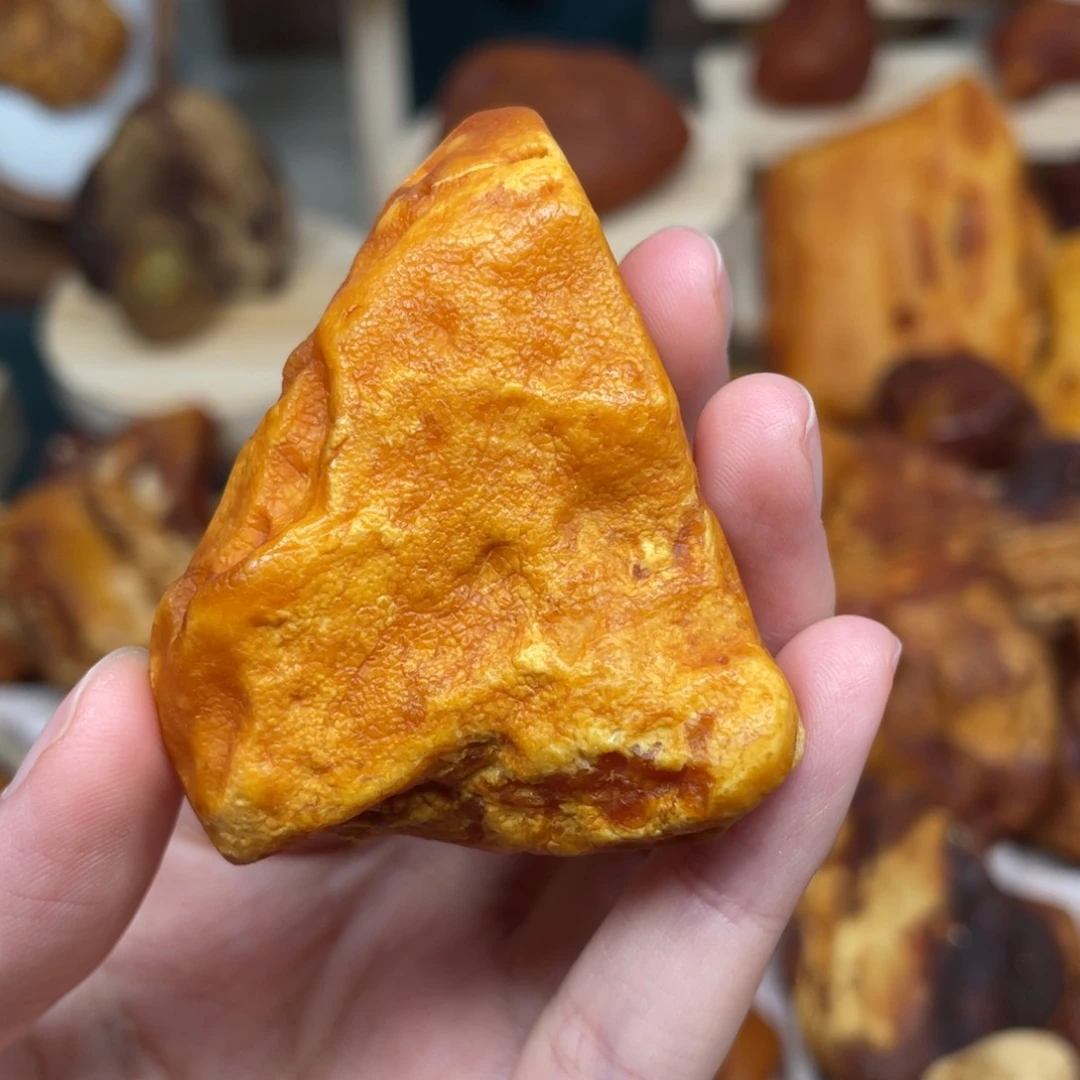 未镶嵌琥珀珠宝奇石