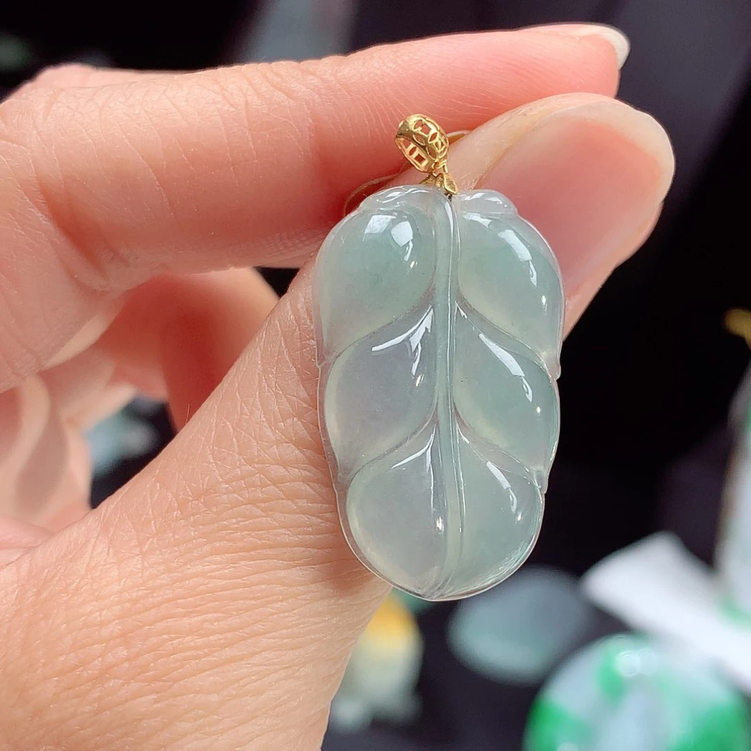 翡翠颈饰18K金镶嵌翡翠吊坠