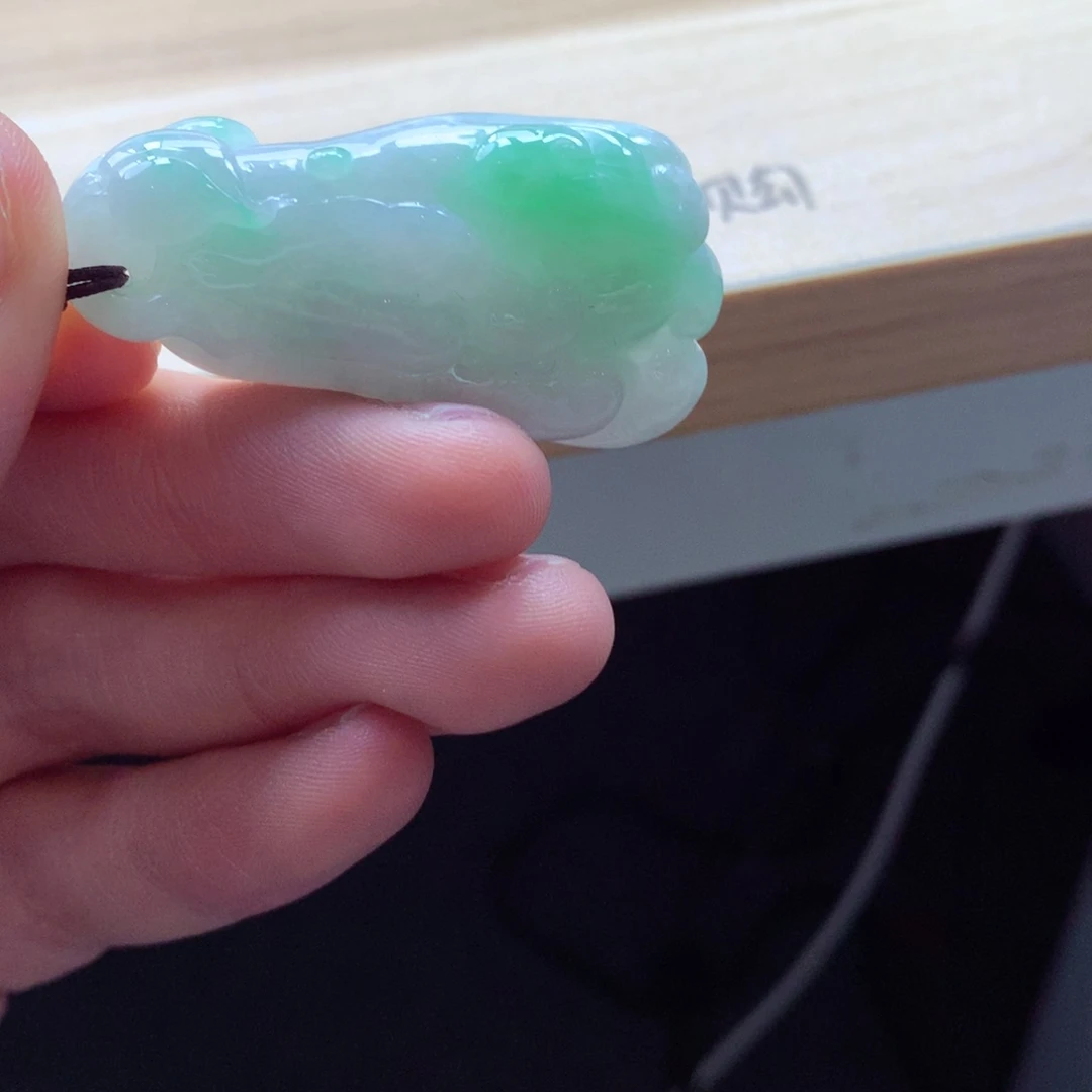 翡翠颈饰未镶嵌吊坠