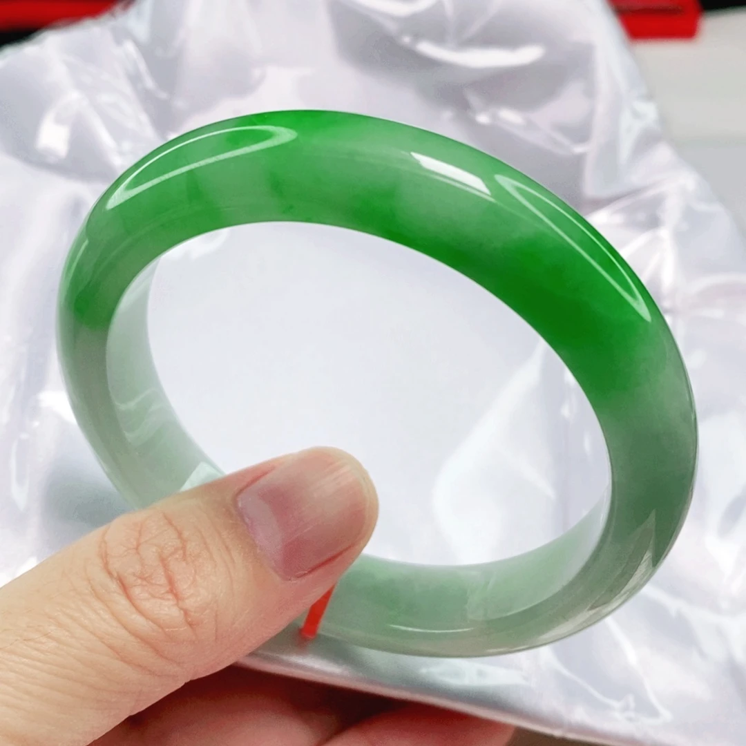 未镶嵌手镯翡翠56.7圈口毕业