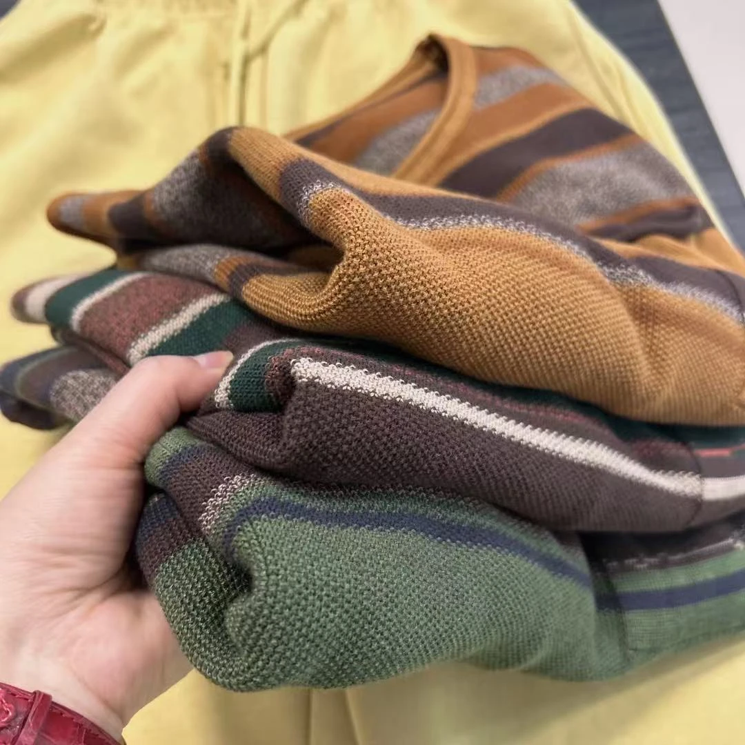 女士圆领口袋撞色针织短袖