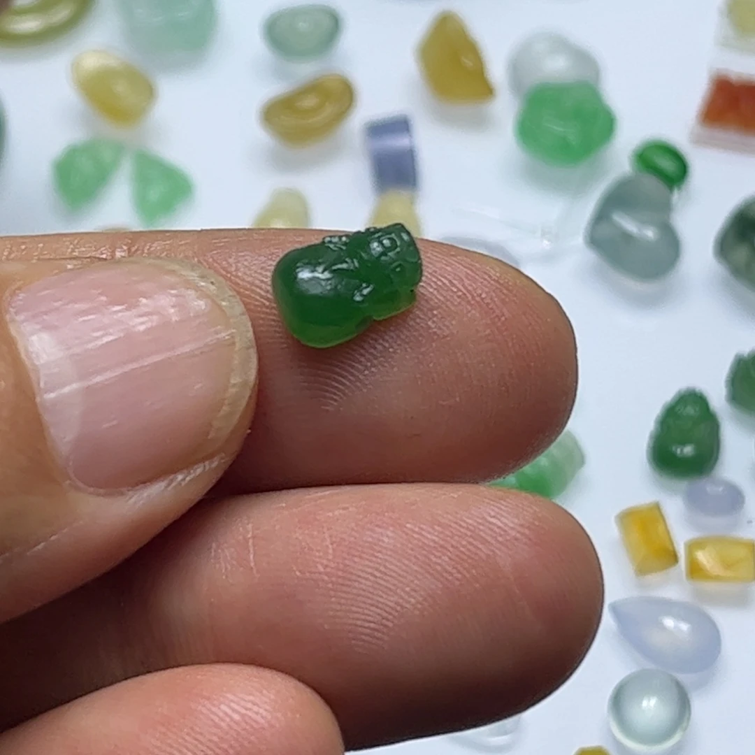 定制翡翠未镶嵌貔貅