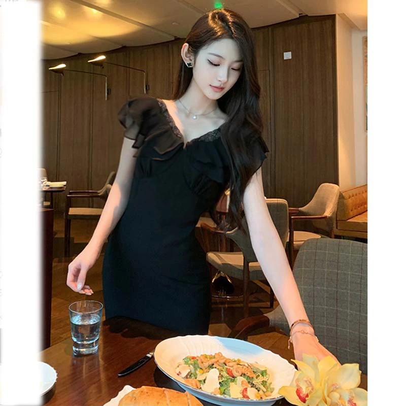 黑色v领连衣裙女夏季高级感气质修身显瘦蕾丝小黑裙收腰长裙D3326