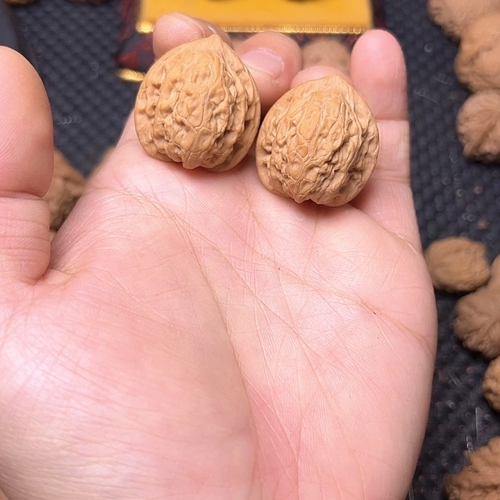 吊坠文玩核桃野生小金鱼