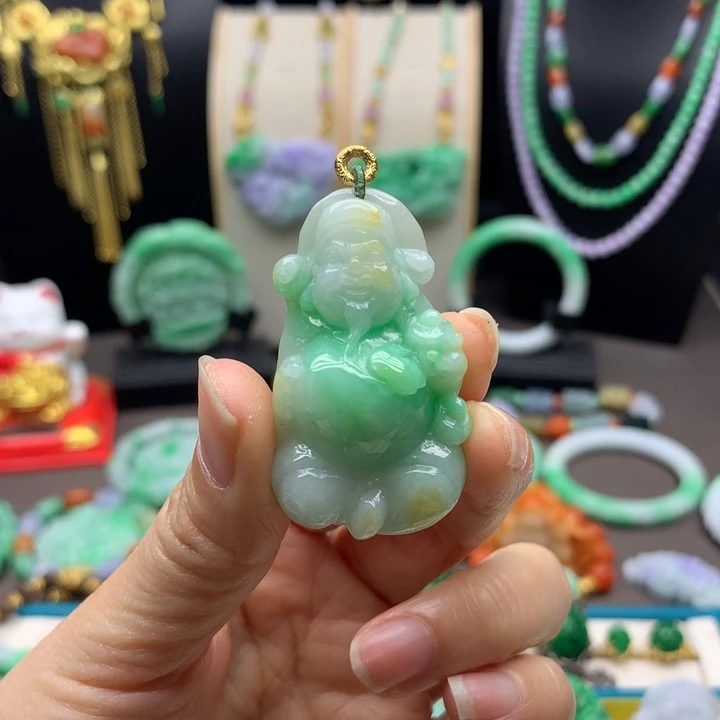 翡翠未镶嵌颈饰财神爷翡翠