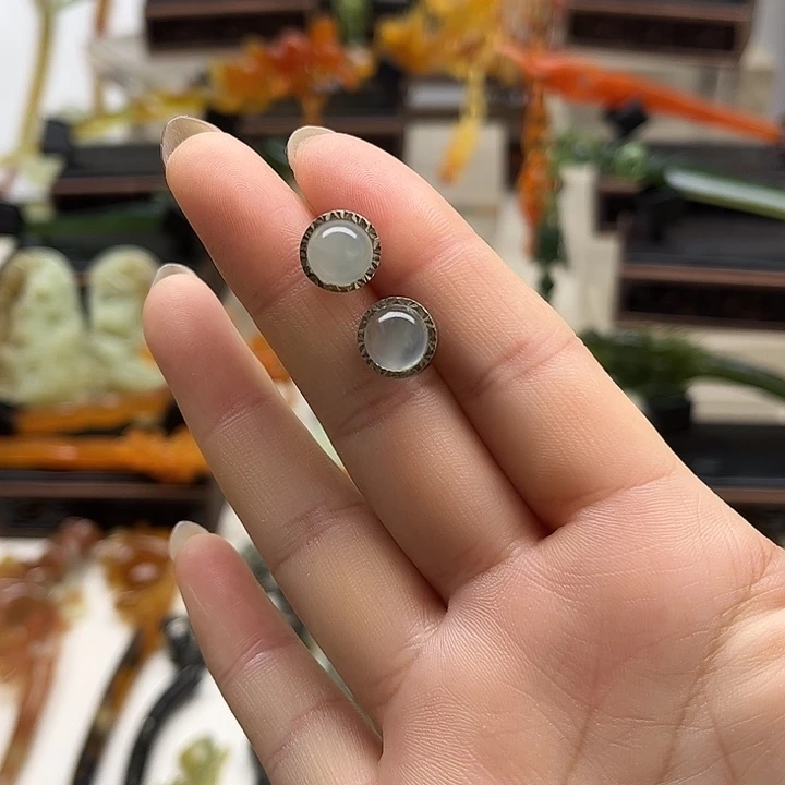 蛇纹石玉岫玉耳钉未镶嵌