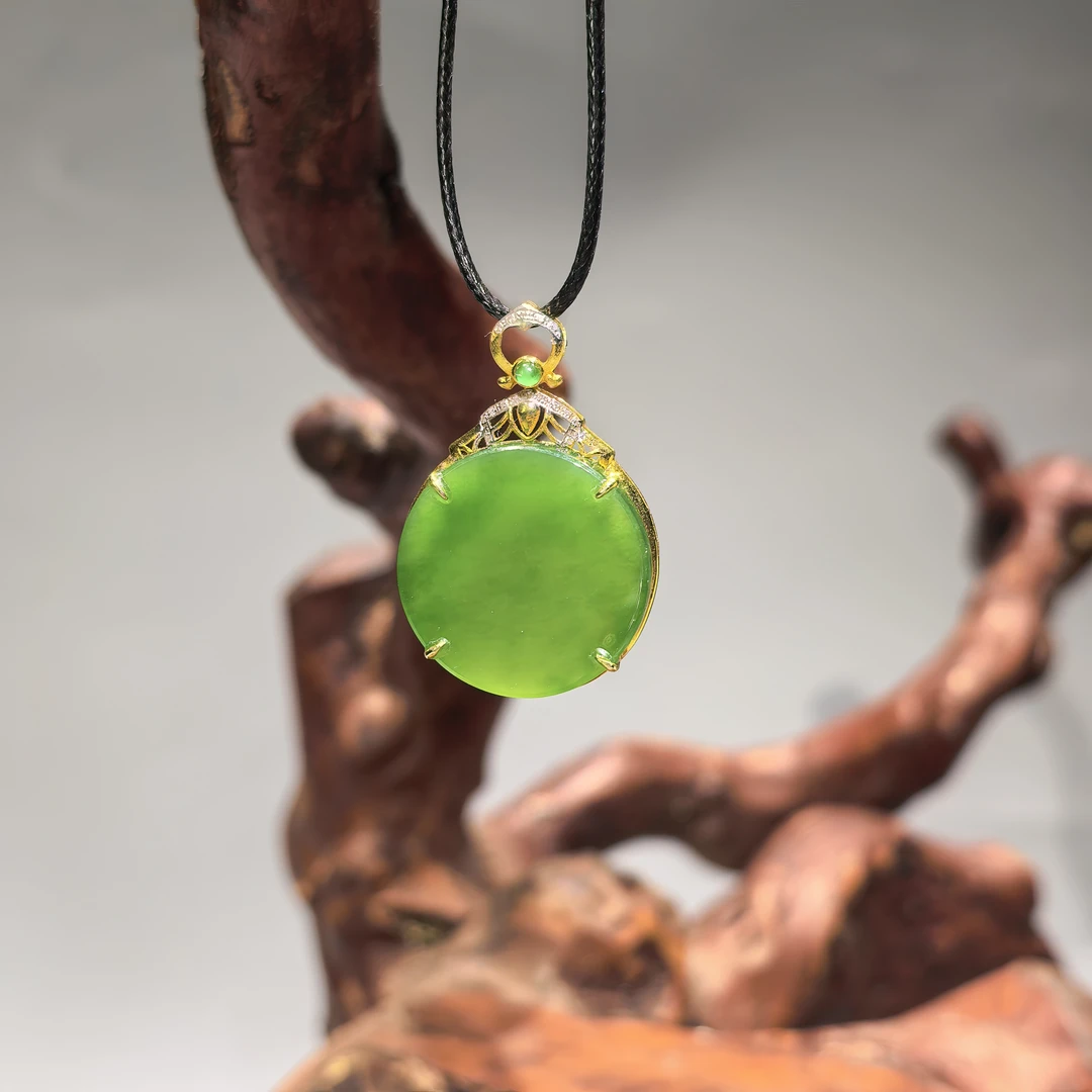18K金镶天然和田碧玉圆牌吊坠时尚百搭挂坠