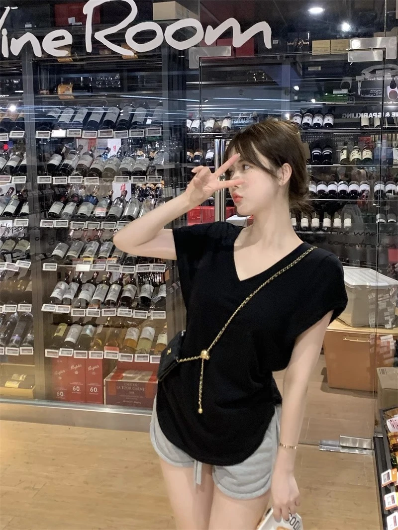 孕妇T恤夏季薄款时尚宽松百搭V领洋气显瘦遮肚修身中短款纯色上衣