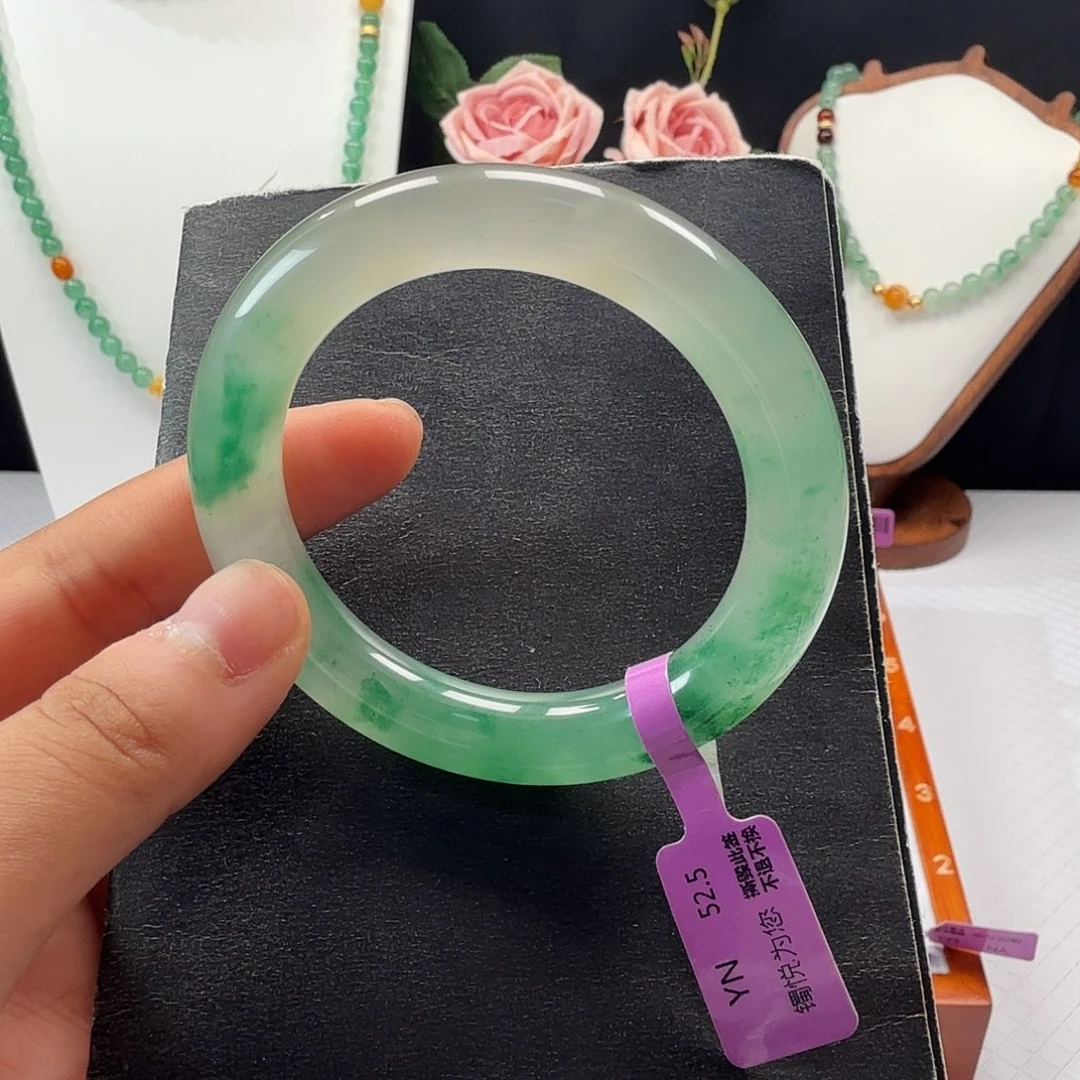 石英质玉（非洲翠）未镶嵌手镯