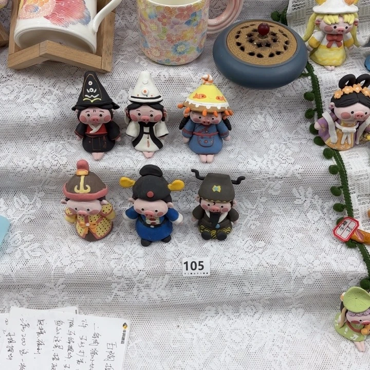 等***了摆件两条肉可爱猪妹妹