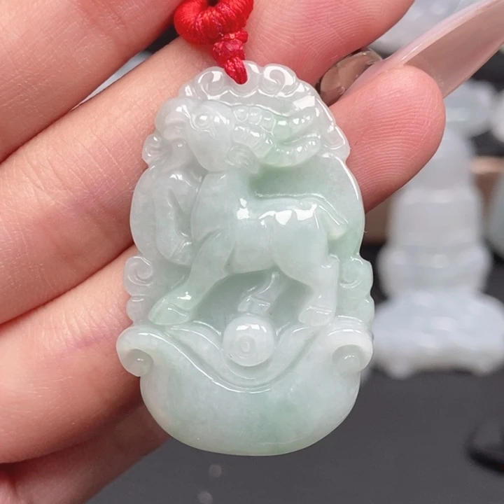 翡翠未镶嵌颈饰羊