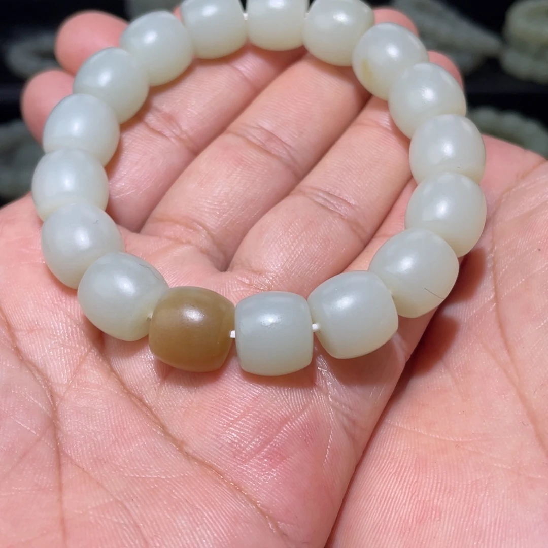 剑***x和田玉未镶嵌颈饰