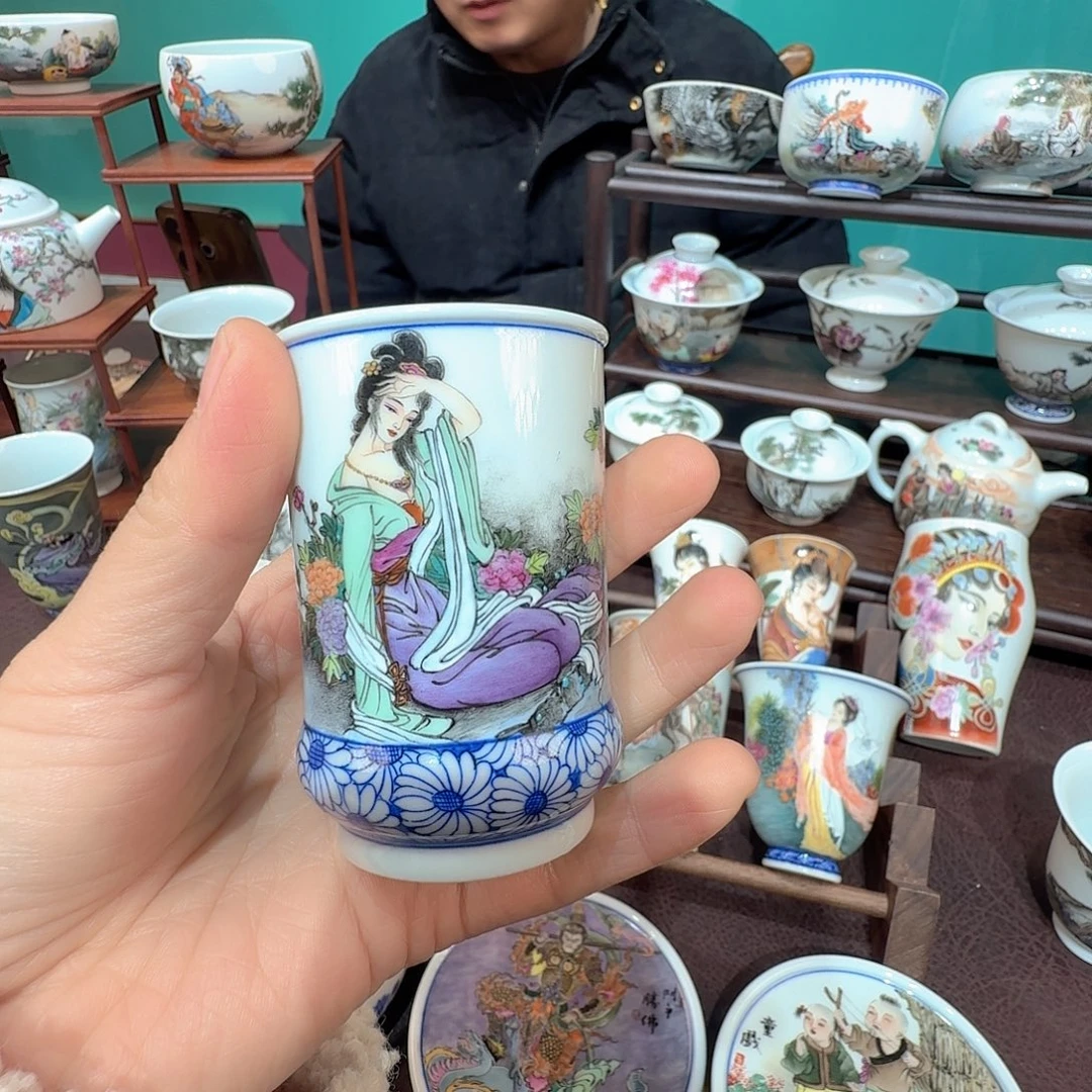 庞***傅瓷摆件发风格和vvv吃
