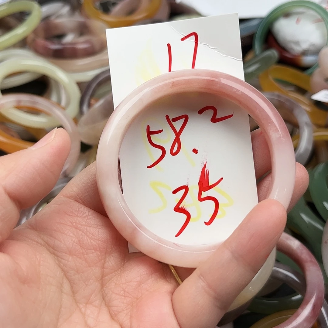 石英质玉未镶嵌手镯17