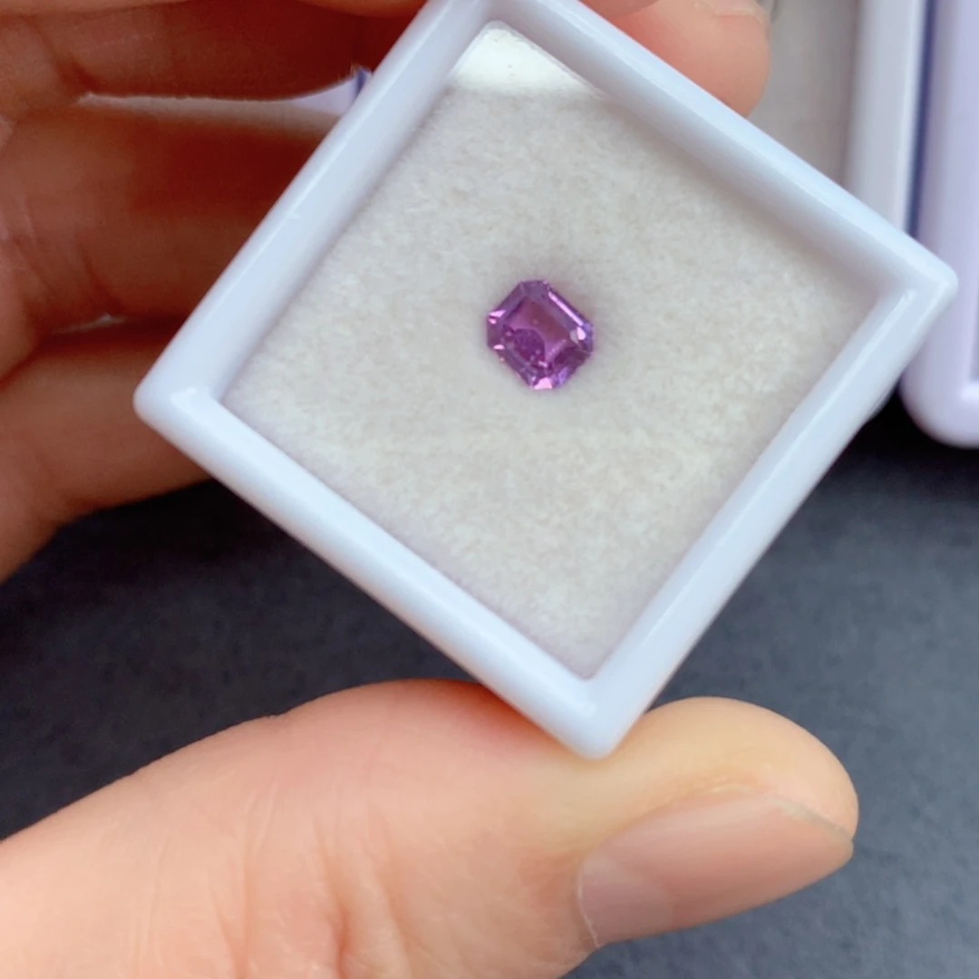 彩色蓝宝石无烧0.69克拉裸石未镶嵌