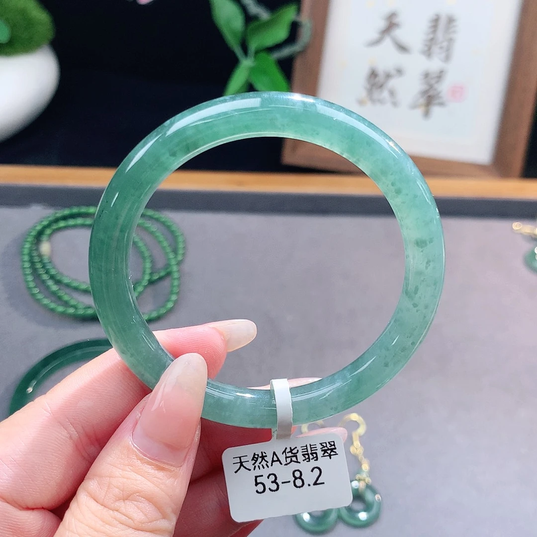 翡翠手镯（圆镯）未镶嵌
