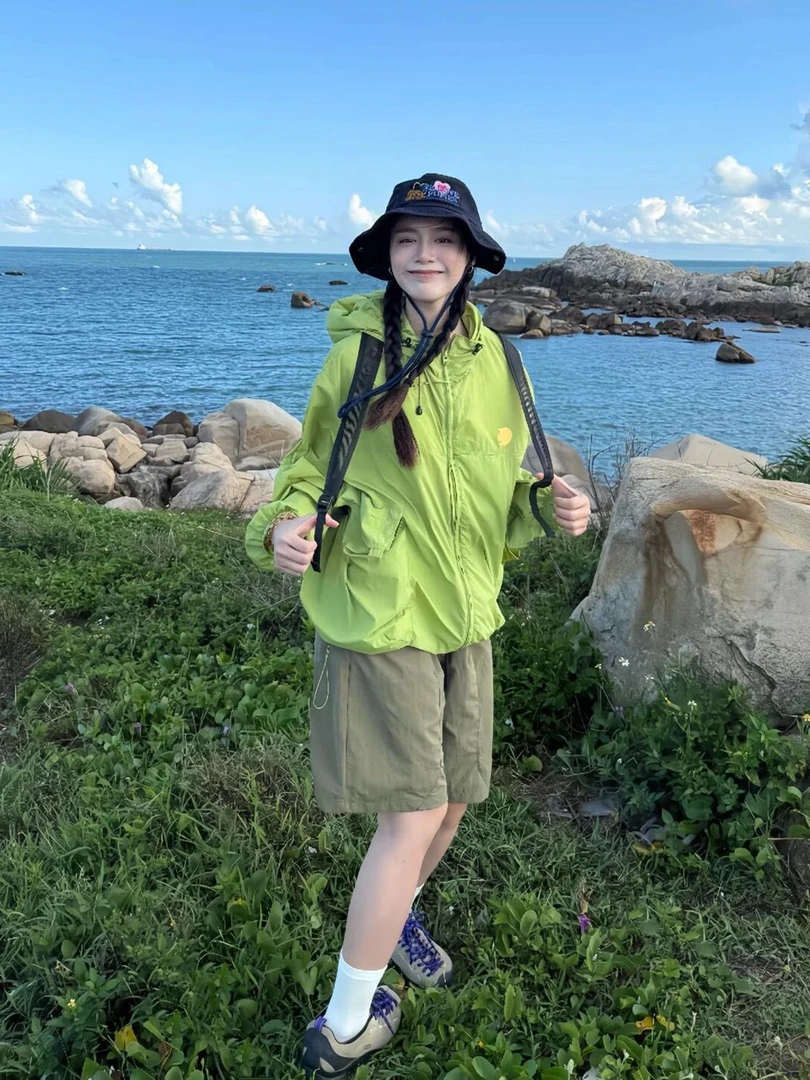 原野骑行2025新款夏季户外运动防晒衣女宽松连帽防晒服绿色外套潮