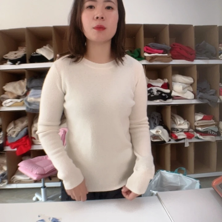 纯山羊绒圆领白色