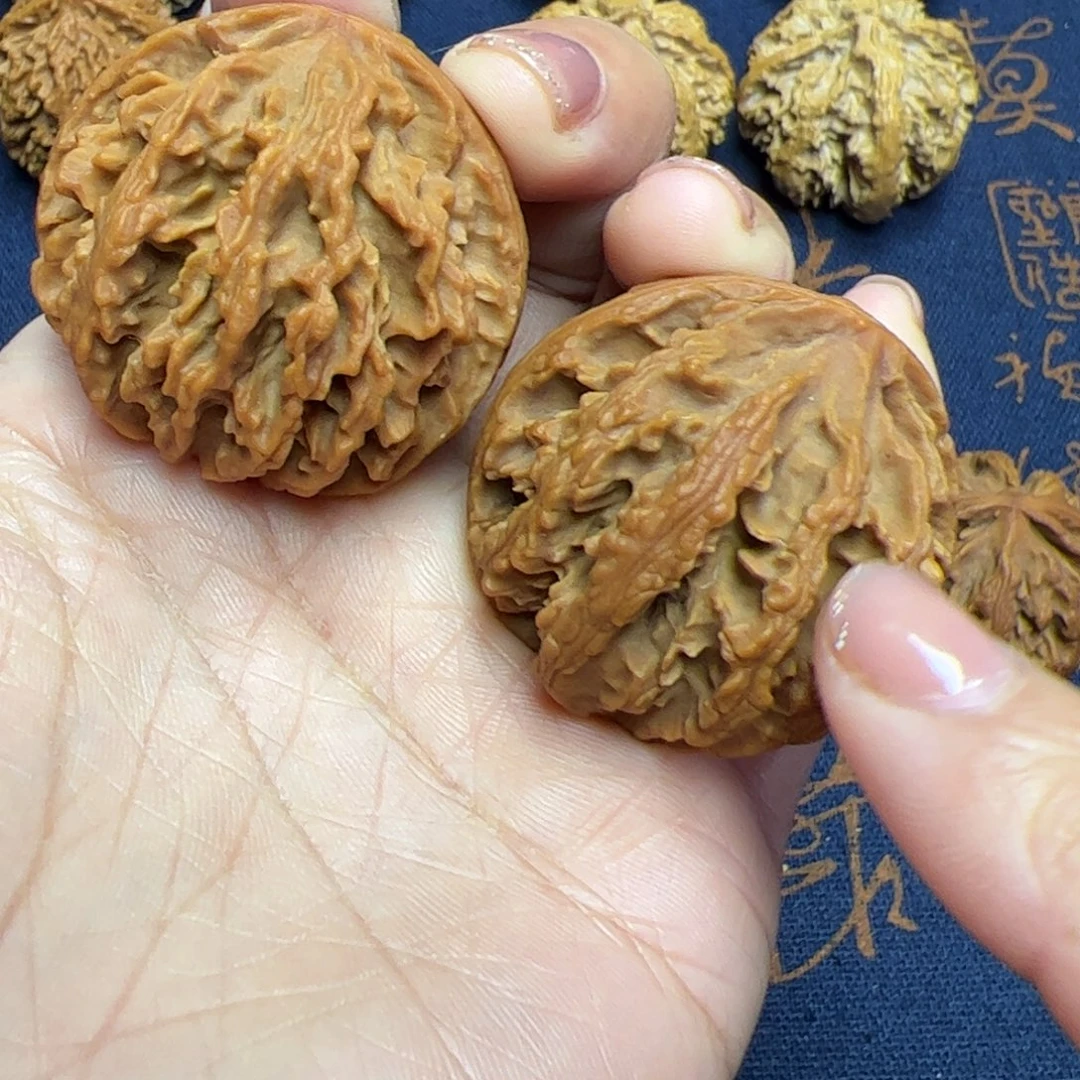 文玩核桃把件秦岭野生植物核桃