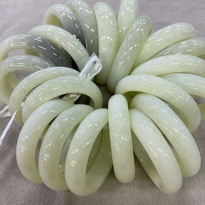 阿****蛇纹石玉未镶嵌岫玉手镯