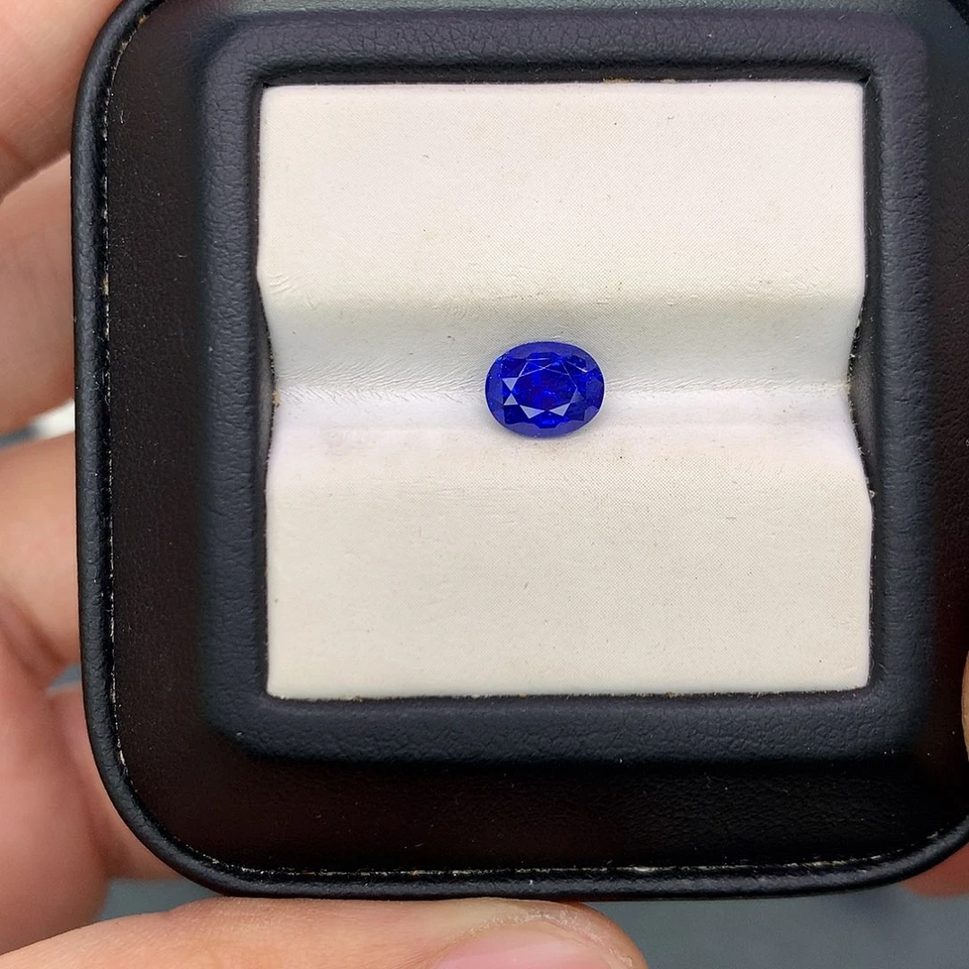 蓝宝石裸石1.34克拉吉尔德大证天鹅绒皇家蓝