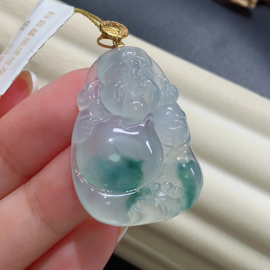 翡翠18K金镶嵌颈饰财神