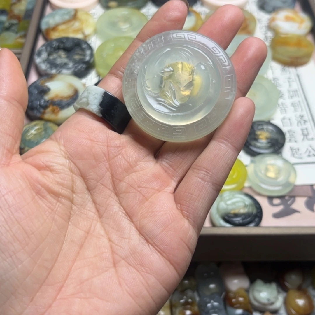雨***枝蛇纹石玉合金颈饰