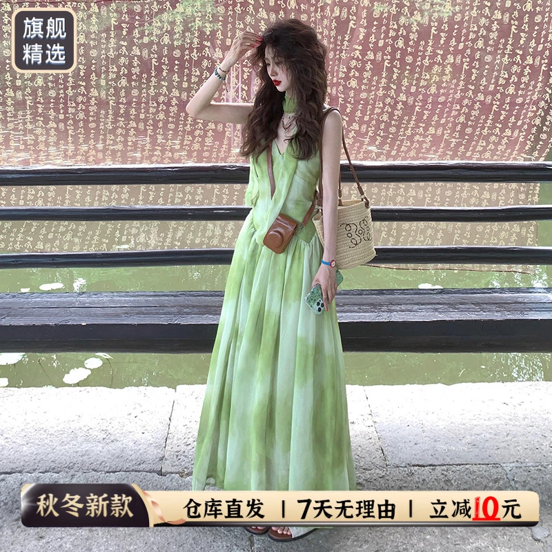 度假风绿色晕染飘带无袖挂脖连衣裙女夏季法式气质碎花裙连衣裙