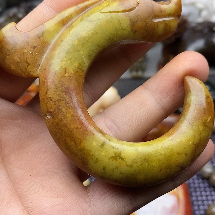 未镶嵌蛇纹石玉颈饰