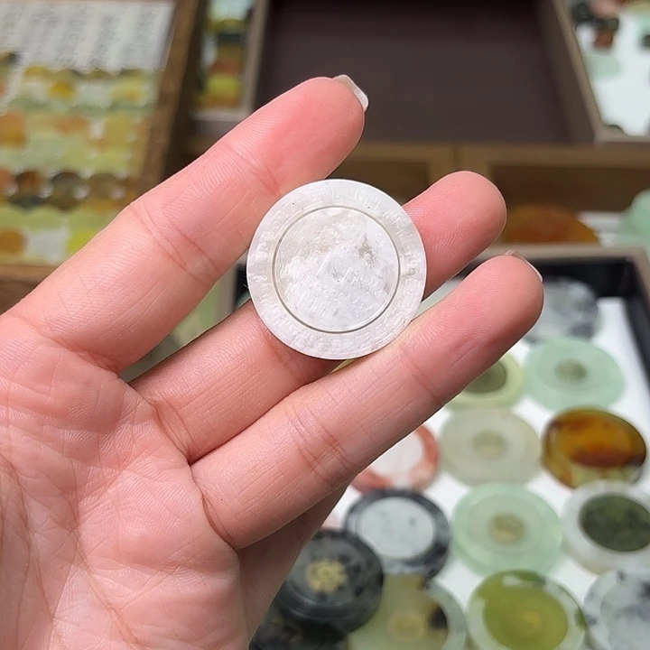 蛇纹石玉未镶嵌吊坠