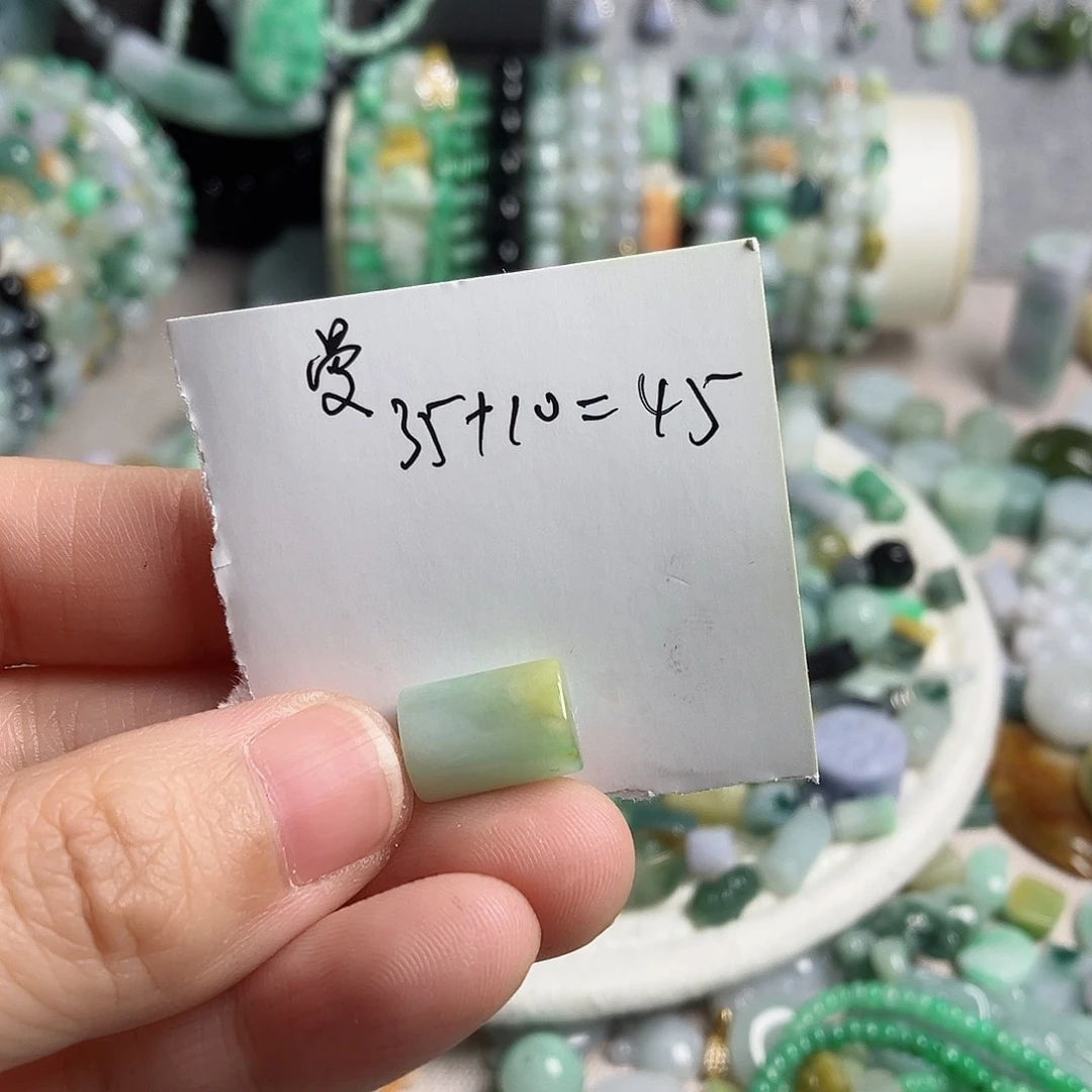 翡翠颈饰未镶嵌曼桶珠