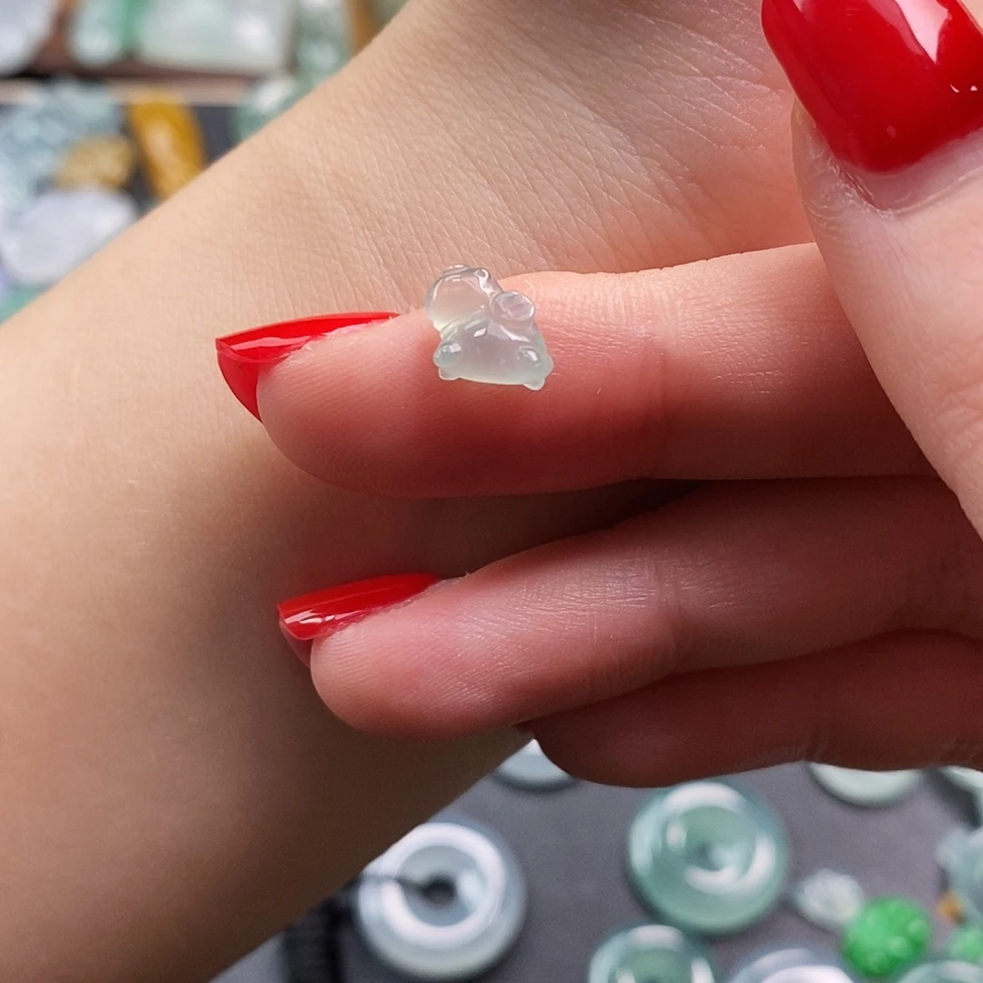 翡翠未镶嵌颈饰咔皮扒拉