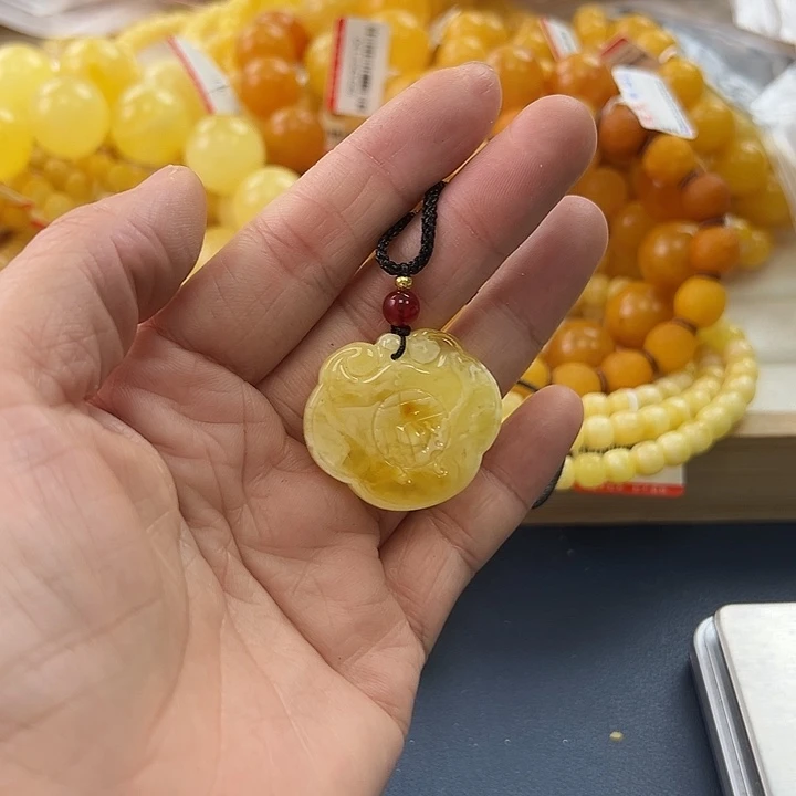 未镶嵌琥珀珠宝奇石