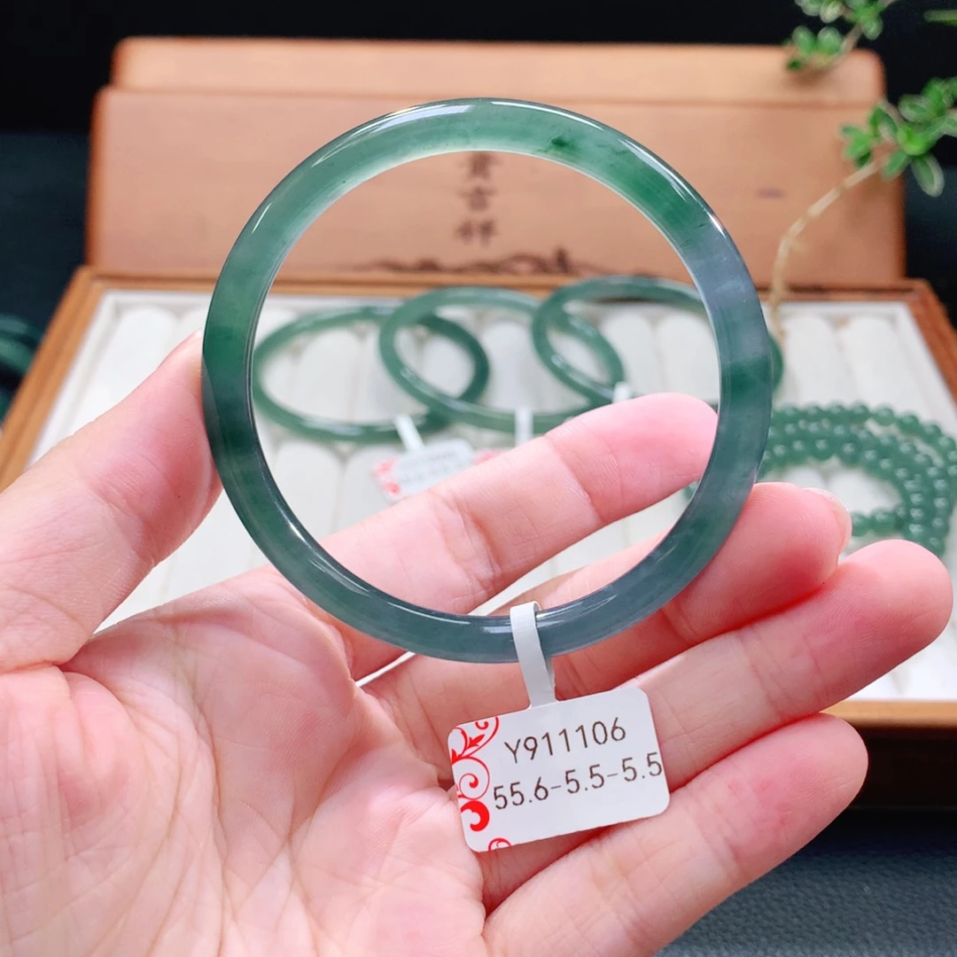 翡翠手镯（圆镯）未镶嵌