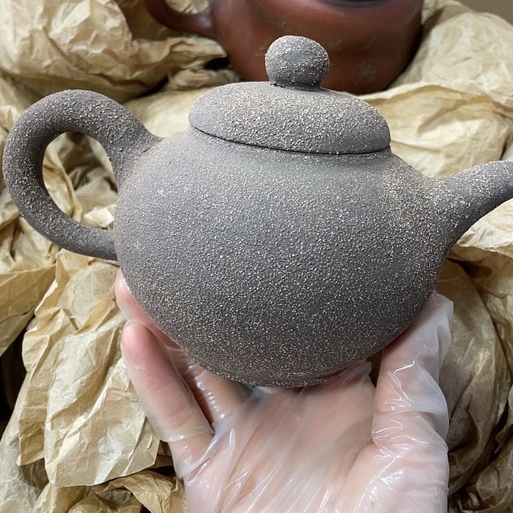 紫砂茶壶 矿泥料，手工制作一把紫砂壶。