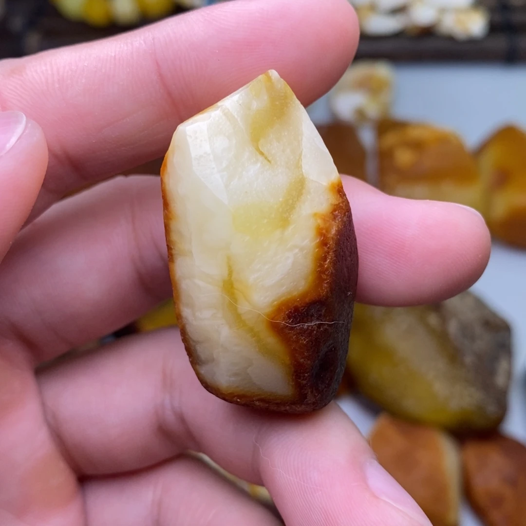黑***色定制琥珀天然蜜蜡