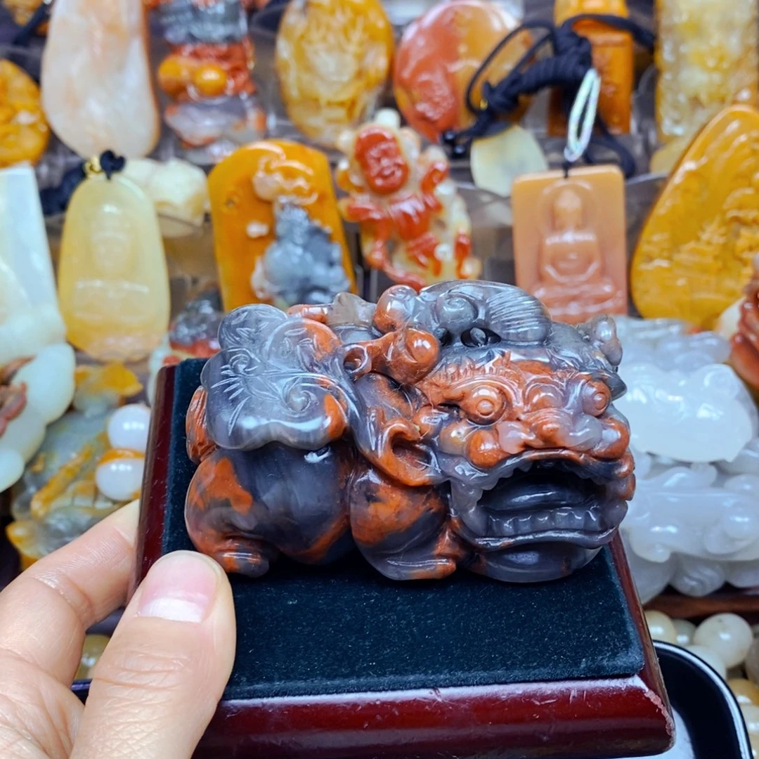 石英质玉（黄龙玉）未镶嵌颈饰