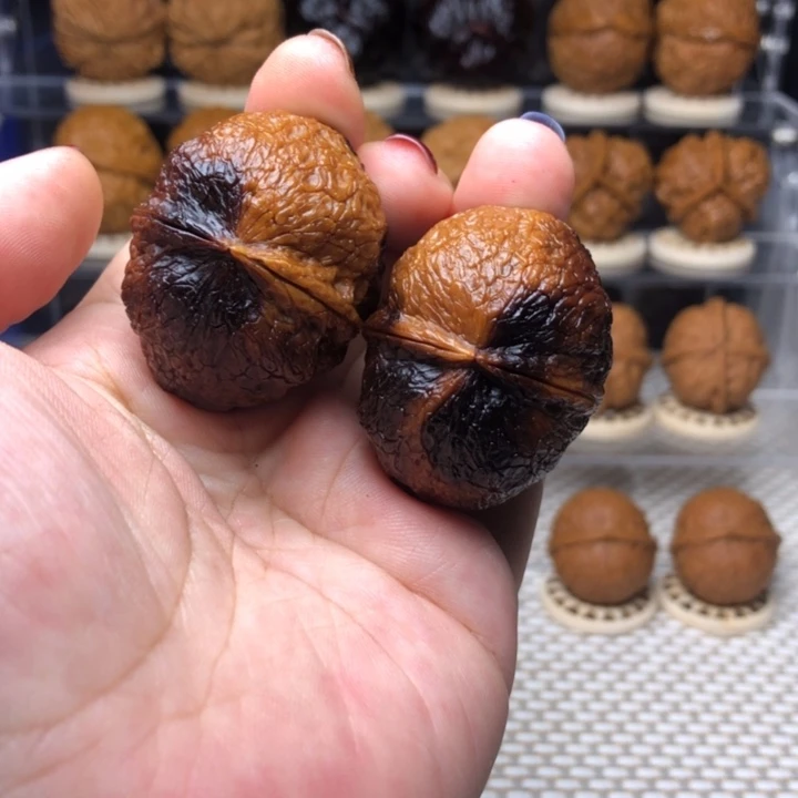 把件文玩核桃33熊猫彩41尺