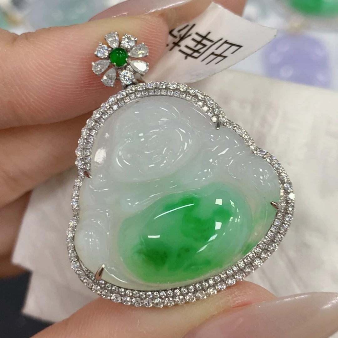 颈饰18K金镶嵌翡翠