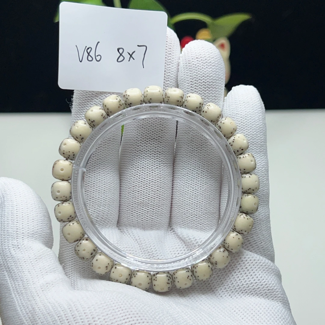 V86骨瓷白8×7正月通体大留白一物一图星月菩提手串