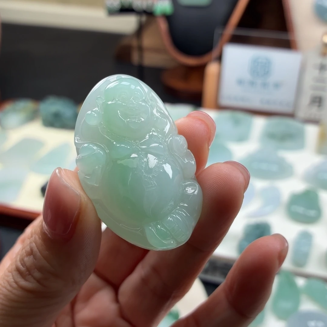 牛***️翡翠未镶嵌颈饰天然A货翡翠