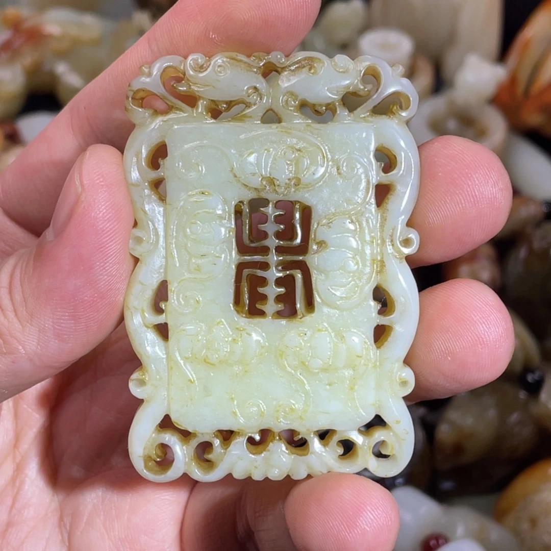 和田玉未镶嵌把件