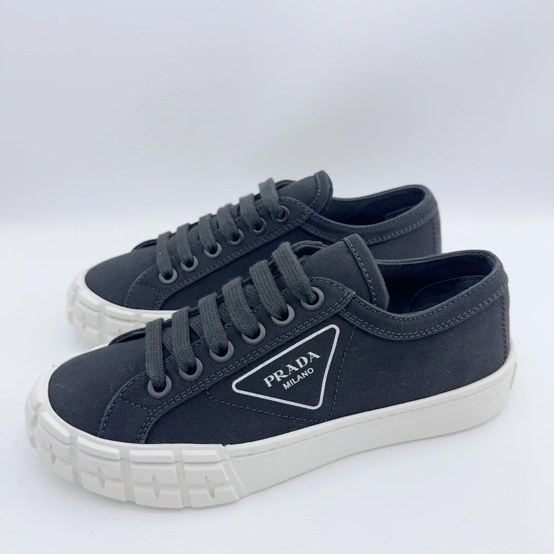 95新 Prada/普拉达 38码/黑色三角标厚底饼干鞋/02300