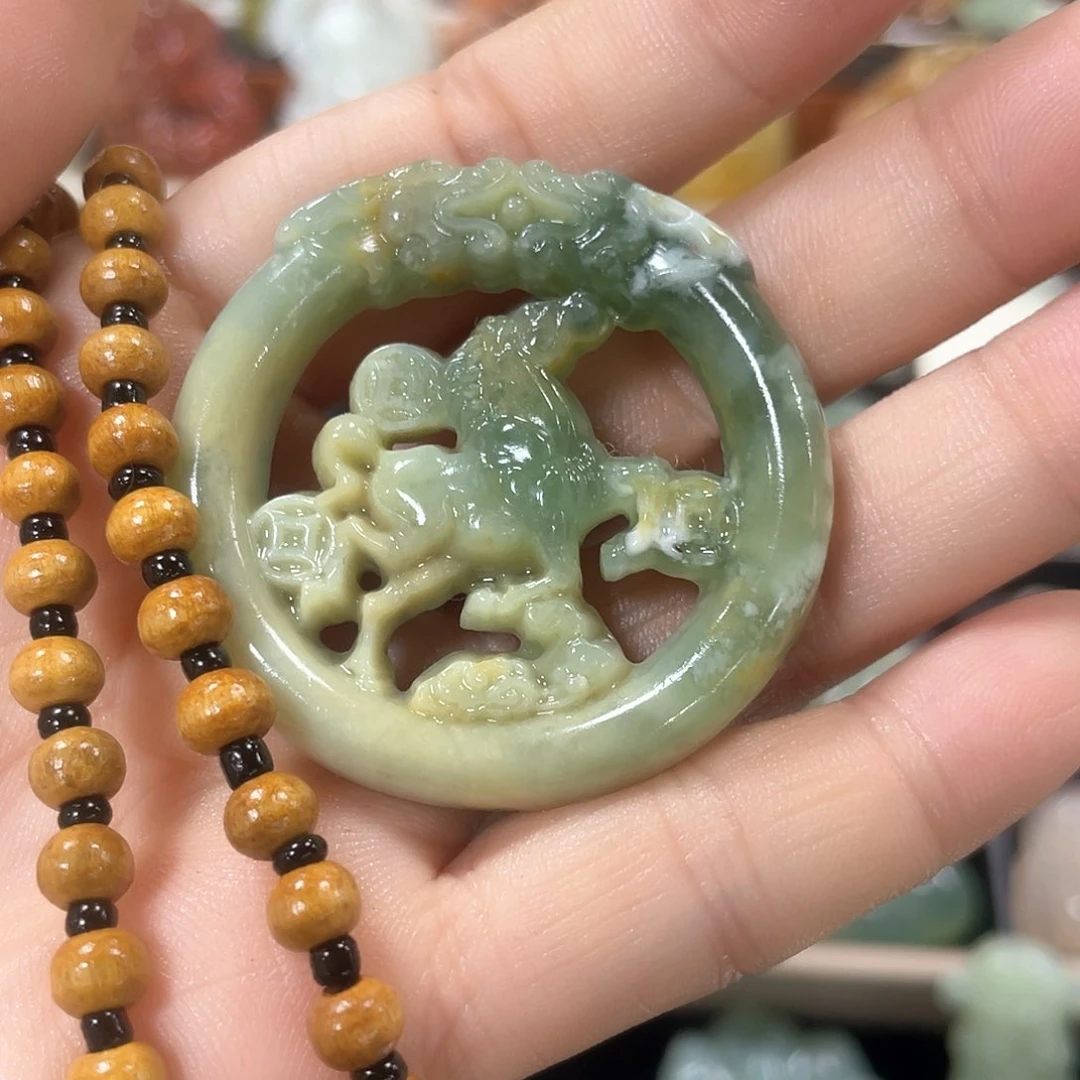 蛇纹石玉颈饰未镶嵌