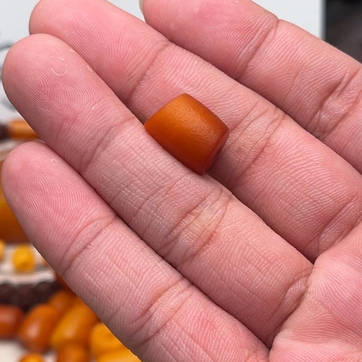 撒***罕琥珀未镶嵌裸石蜜蜡马蹄