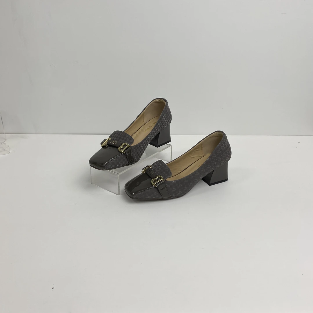 2131时尚气质粗跟新款方头单鞋F