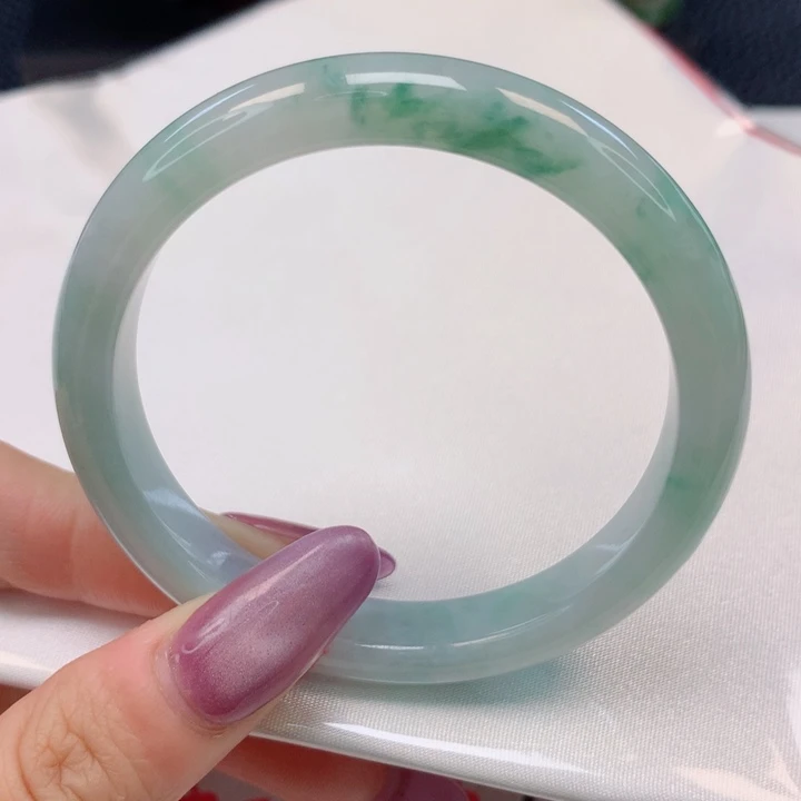 翡翠手镯未镶嵌53圈