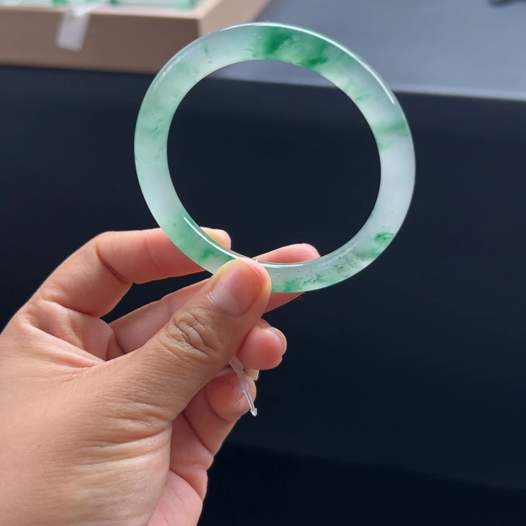 石英质玉未镶嵌手镯非洲翠5556